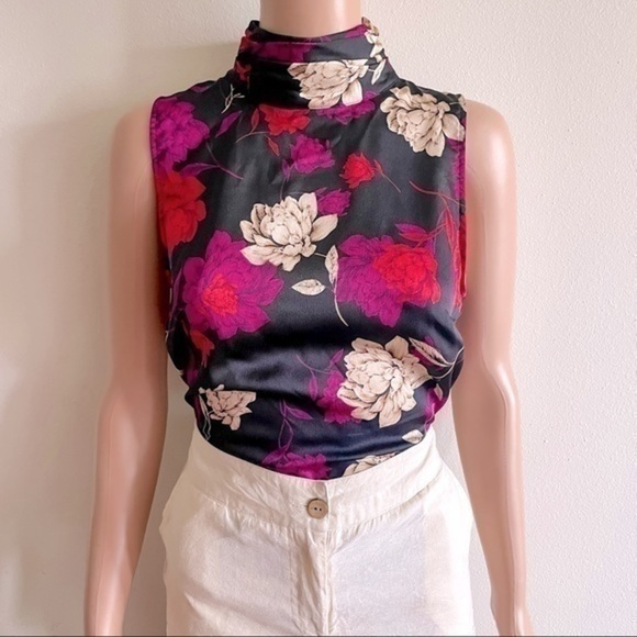 Vince Camuto Floral Top - Picture 4 of 11